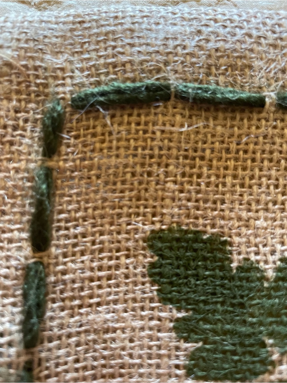 Green Leaf Pattern Burlap Table Runner - Picture 6 of 15